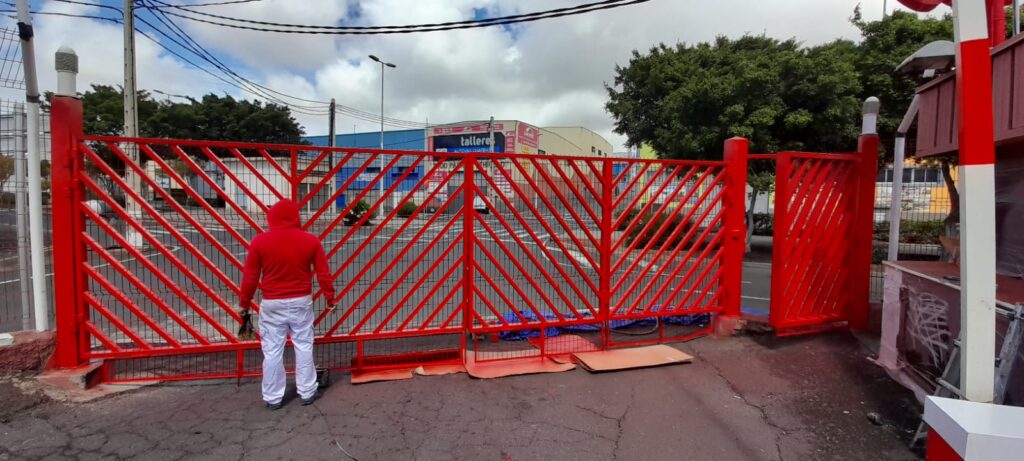 puerta de entrada a Coca Cola