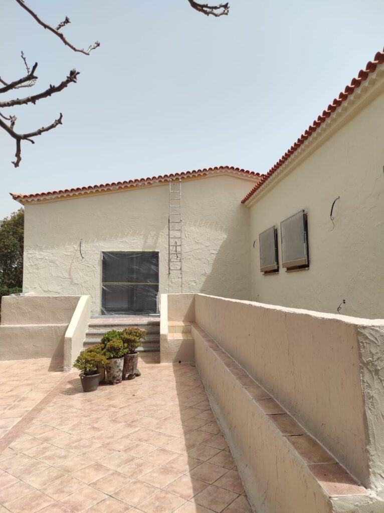 fachada pintada de chalet