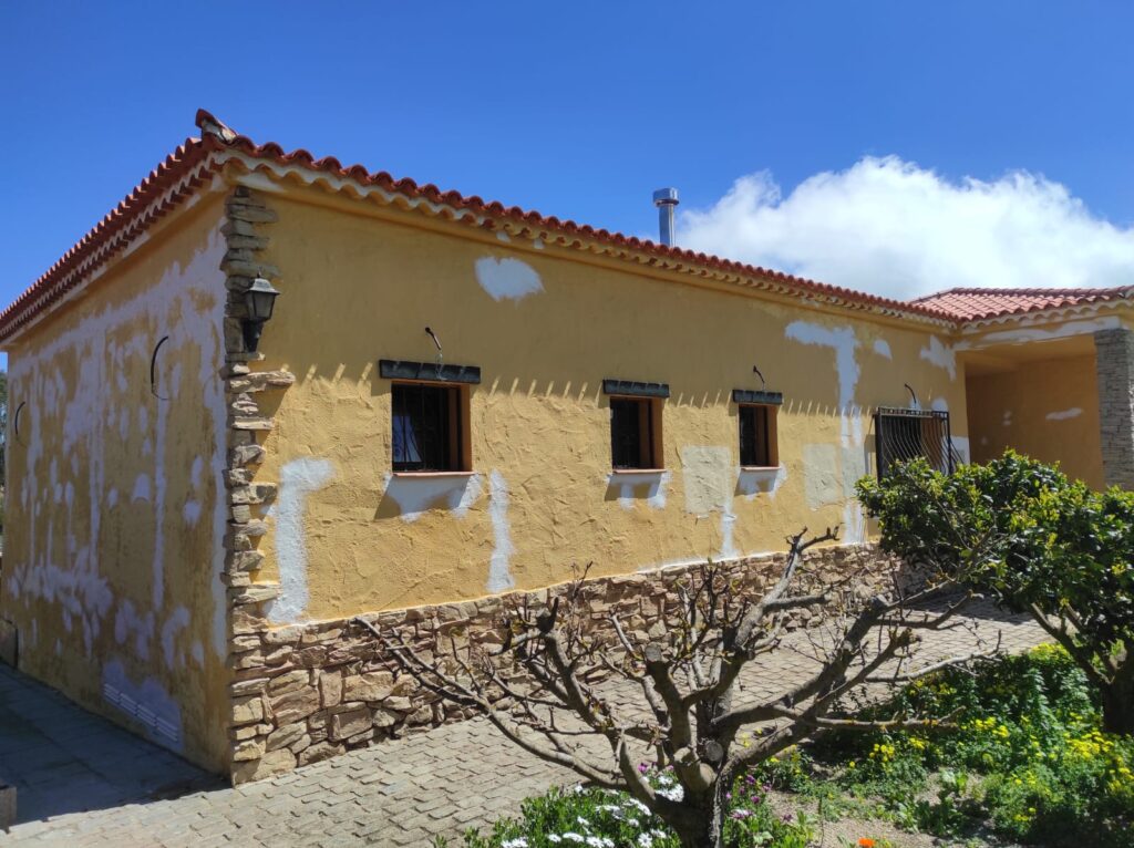 fachada en proceso de reparación