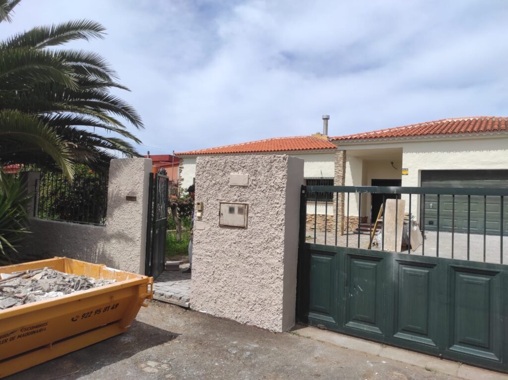 fachada en proceso de reparación